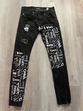 247–Black Skinny Men’s Jeans with White Graffiti Print